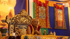 Ngài Thamthog Rinpoche giảng tại chùa Pháp Vân (Hà Nội) ngày 12/4.