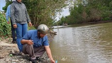 Ngành chức năng tỉnh Sóc Trăng tăng cường quan trắc (đo mặn) tại các tuyến kênh có nguy cơ mặn xâm nhập vào nội đồng.