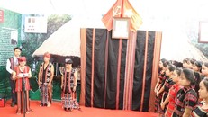 Các già làng, nghệ nhân của đồng bào dân tộc thiểu số huyện A Lưới tái hiện nghi lễ đặt tên theo họ Hồ