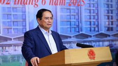 Thủ tướng Phạm Minh Chính nhấn mạnh, nhà ở xã hội không phải nằm ở nơi "khỉ ho cò gáy", đất "đầu thừa đuôi thẹo" mà phải đầy đủ hạ tầng giao thông, điện, nước, viễn thông, xã hội, y tế, văn hóa, giáo dục.