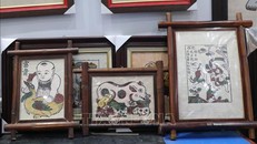 Sản phẩm tranh khung trúc dân gian Đông Hồ.