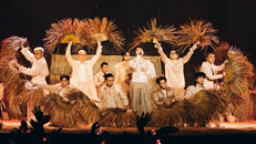 Nhà Thiếu Nhi – Chương trình "Anh trai vượt ngàn chông gai" mang đến đủ cung bậc cảm xúc khi hát ca khúc về mẹ. (Ảnh minh họa)