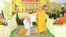 Sư cô Long Thiền nhận quyết định.