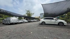 Nhiều bãi đỗ xe tại các đô thị lớn như Hà Nội hay TP.HCM đang thiếu quy chuẩn an toàn (Ảnh: Lao động)