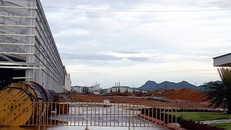 Công trường đang thi công sau khi xảy ra sự cố - Ảnh: LÊ TRUNG