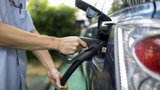 Trung Quốc đang tìm cách thực hiện cam kết giảm khí thải carbon. Ảnh: Bloomberg