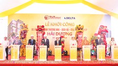 Ông Đỗ Quang Hiển, Chủ tịch HĐQT kiêm TGĐ Tập đoàn T&amp;T Group (đứng giữa) và các vị đại biểu bấm nút khởi công xây dựng dự án