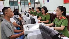 Bộ Công an đề xuất quy trình thu hồi CMND/thẻ CCCD gắn mã vạch sau khi cấp thẻ CCCD gắn chíp điện tử cho công dân. Ảnh: PLO