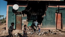 Nhà cửa bị hư hại trong cuộc xung đột ở khu vực Tigray, Ethiopia ngày 9/12/2020. Ảnh: AFP/TTXVN