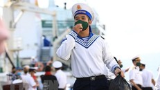 Chiến sỹ Hải quân nhận nhiệm vụ tại huyện đảo Trường Sa. (Ảnh: Thành Đạt/TTXVN)