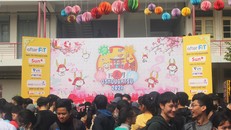 Sân khấu chính của Lễ hội văn hoá Nhật Bản Oshougatsu 2021 tại sân C9 trường Đại học Bách khoa.