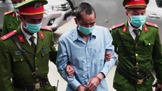 Bị cáo Lê Đình Chức đến toà sáng nay. Ảnh: Ngọc Thành.