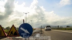 Những điểm hư hỏng trên QL19 mới đang được khắc phục. Ảnh: Trương Định