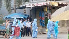 Cơ quan y tế Bình Dương truy vết các trường hợp tiếp xúc F1, F2 tại TP.Thuận An. ẢNH: ĐỖ TRƯỜNG
