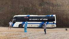 Đối tượng trốn cách ly bị lực lượng chức năng bắt giữ. (Ảnh: Lao Động)