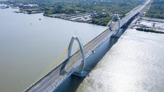 Cầu Quang Thanh vượt sông Văn Úc, nối huyện An Lão với huyện Thanh Hà. (Ảnh: Pháp luật & Xã hội)