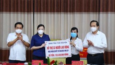 Thái Nguyên trao hỗ trợ 1 lần cho 33 giáo viên mầm non bị ảnh hưởng bởi dịch COVID-19. (Ảnh: TTXVN)