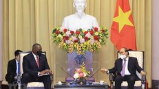 Chủ tịch nước Nguyễn Xuân Phúc tiếp Bộ trưởng Quốc phòng Hợp chúng quốc Hoa KỳLloyd Austin. (Ảnh: Thống Nhất/TTXVN)