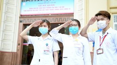 Sinh viên trường ĐH Y Hà Nội sẵn sàng tình nguyện vào tuyến đầu chống dịch COVID-19. Ảnh: DƯƠNG TRIỀU