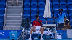 Novak Djokovic trong trận thua trước Pablo Carreno Busta tại Olympic Tokyo 2020. (Ảnh: New York Times)