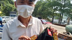 Giang mang theo bộ quân phục hàm trung tá. (Ảnh: Zing)