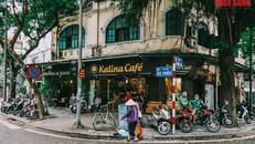 Sáng 14/10, các quán cafe ở Hà Nội đã được đón khách trở lại.