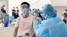 VNVC triển khai tiêm vaccine cho doanh nghiệp tại Bình Dương. (Ảnh: Báo Chính phủ)