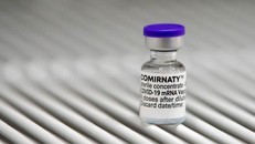 Vaccine Corminaty của hãng dược Pfizer-BioNTech. (Ảnh: Internet)