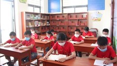 Không gian đọc sách tại "Ngôi nhà trí tuệ" thôn 1, xã Xuân Lam, huyện Nghi Xuân, Hà Tĩnh. (Ảnh: TTXVN)