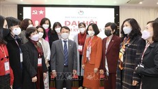 Các đại biểu biểu quyết bầu đoàn Chủ tịch và Thư ký Đại hội. Ảnh: Tuấn Đức/TTXVN