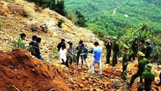 Một lần truy quét vàng tặc tại Bồng Miêu. (Ảnh: Đại Đoàn Kết)