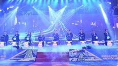 Lãnh đạo tỉnh Hải Dương và đại diện chủ đầu tư nhấn nút khởi công 3 dự án giao thông trên địa bàn. Ảnh: Mai Dung 