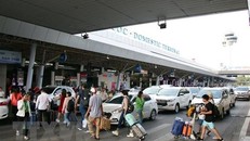 Xử lý hãng xe làm giá khách, giải quyết ùn ứ sân bay Tân Sơn Nhất