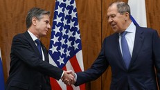 Ông Antony Blinken (trái) và ông Sergei Lavrov (phải). Nguồn: REUTERS