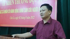 Ông Nguyễn Văn Trung (45 tuổi, Bí thư Đảng ủy phường Nghi Hải), người dũng cảm cứu 6 trẻ bị đuối nước. (Ảnh: Tá Chuyên/TTXVN) 