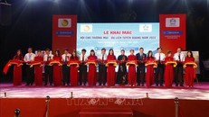 Cắt băng khai mạc Hội chợ Thương mại - Du lịch Tuyên Quang năm 2022. 
