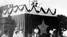 Ngày 2/9/1945, Chủ tịch Hồ Chí Minh đọc Tuyên ngôn Độc lập tại Quảng trường Ba Đình lịch sử, khai sinh nước Việt Nam Dân chủ Cộng hòa. Ảnh: Tư liệu TTXVN 