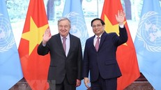 Thủ tướng Phạm Minh Chính và Tổng Thư ký Liên hợp quốc António Guterres. (Ảnh: Dương Giang/TTXVN)