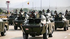 Xe quân sự tham gia diễu binh kỷ niệm Ngày Lực lượng vũ trang lần thứ 77 tại thủ đô Nay Pyi Taw, Myanmar ngày 27/3/2022. (Ảnh: AFP/TTXVN) 