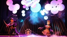 Một không gian sân khấu đầy lãng mạn cho các nhân vật. (Nguồn: Báo Văn hóa) 