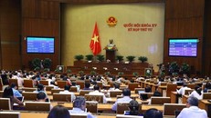Quốc hội biểu quyết thông qua Nghị quyết về dự toán ngân sách nhà nước năm 2023. (Ảnh: TTXVN)