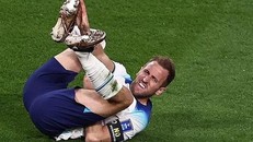 Kane chấn thương ở trận ra quân của tuyển Anh. (Nguồn: Reuters)