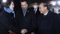 Lễ tiễn Chủ tịch nước Nguyễn Xuân Phúc tại sân bay quân sự Seoul. (Ảnh: Thống Nhất/TTXVN)