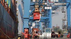 Các chính sách tài khóa chiếm khoảng 83% tổng giá trị chương trình hỗ trợ phục hồi. (Ảnh: TTXVN) 