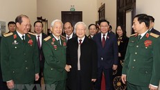 Tổng Bí thư Nguyễn Phú Trọng cùng các đồng chí lãnh đạo Đảng, Nhà nước với đại biểu dự đại hội. (Ảnh: Trí Dũng/TTXVN)