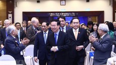 Thường trực Ban Bí thư Võ Văn Thưởng và Phó Chủ tịch Thường trực Quốc hội Trần Thanh Mẫn cùng các đại biểu đến dự lễ kỷ niệm. (Ảnh: Lâm Khánh/TTXVN) 