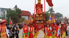 Đoàn rước kiệu Lạc Long Quân tại lễ hội Kinh Dương Vương, huyện Thuận Thành, tỉnh Bắc Ninh. (Ảnh: Thái Hùng/TTXVN)