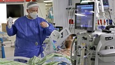 Quy định mới đảm bảo bệnh nhân được tiếp cận an toàn với các thiết bị y tế. (Ảnh: AFP/TTXVN)