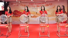 Bay Vietjet, hành khách nhận giải thưởng máy bay 1 ký vàng
