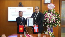 Dây chuyền Eurowindow đạt tiêu chuẩn sơn Jotun Durasol bảo hành 30 năm toàn cầu